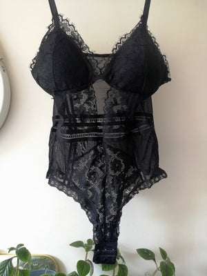 BODY 755 talla S/M color burdeo