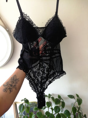 BODY 755 talla S/M color burdeo